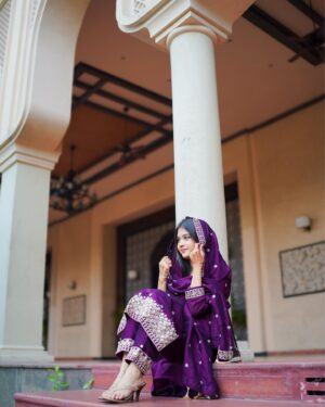 Jiya Khan Instagram - Eid Mubarak🌙💜