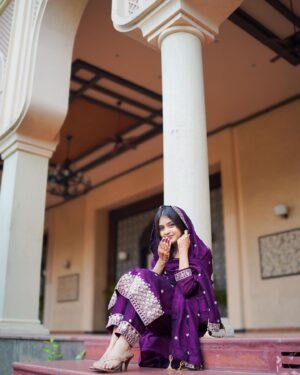 Jiya Khan Instagram - Eid Mubarak🌙💜