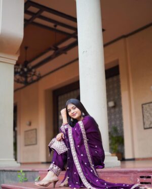 Jiya Khan Instagram - Eid Mubarak🌙💜