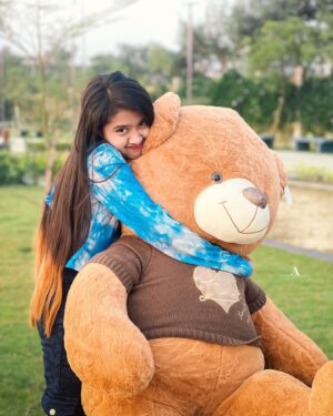 Jiya Khan Instagram - Here Is a Warm , Loving and Cuddly Hug to Comfort me!!🧸💖