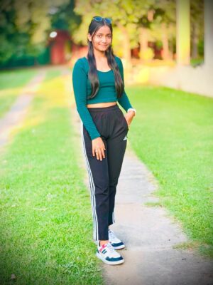 Jiya Rajput Instagram - Sidhi sadhi chori😅💪🖤
.
.
.
.
.
.
#new #newpost❤ #support #green #badmashi👊😒 #sidhisadhichori #badmash #viral #viralpost❤️