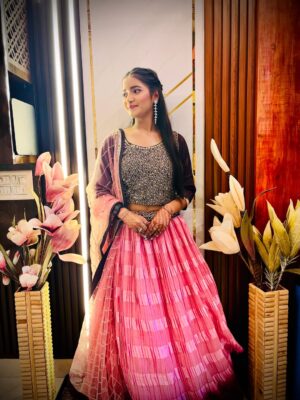 Jiya Rajput Instagram - Makeup by @raghav_makeover
.
.
.
.
.
.
#new #viralreels #viral #virałpost #support #lovee #foryou #instagrow #instagram #pyarrrrrrr❤️🌎 #lehngalove❤️ #saddgi💞🥰❤️🙈💕 #raghavmakeover
.
. .
Kesa lga ye look🧿🦋