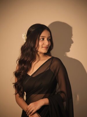 Jiya Rajput Instagram - Ai image🖤🦋🔥
.
.
.
.
.
.
#viralpost❤️ #blackee #post #aiimage #sareelove❤️ #pyarrrrrrr❤️🌎 #foryou #explorepage✨ #instagram #instagrow #loveeee❤️❤️❤️
Kesa lga ye look🫣❤️