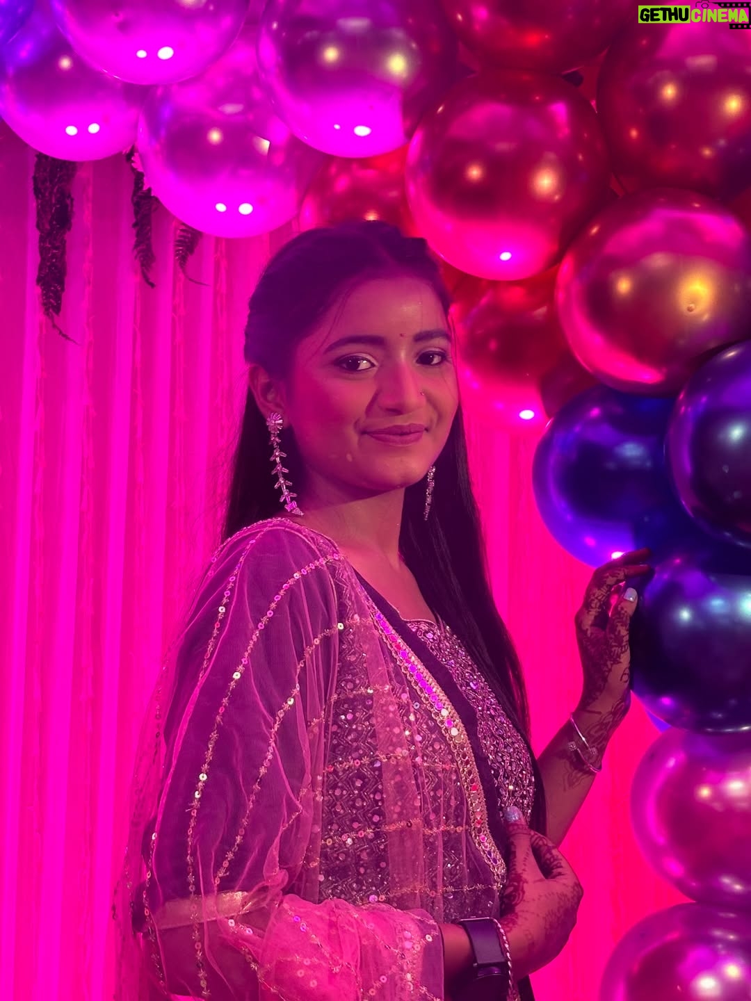 Jiya Rajput - 6K Likes - Makeup by @raghav_makeover 
. 
 .
 .
 .
 .
 .
#new #viralreels #viral #virałpost #support #lovee #foryou #instagrow #instagram #pyarrrrrrr❤️🌎 #lehngalove❤️ #saddgi💞🥰❤️🙈💕 #raghavmakeover 
 .
 . .
Kesa lga ye look🧿🦋
