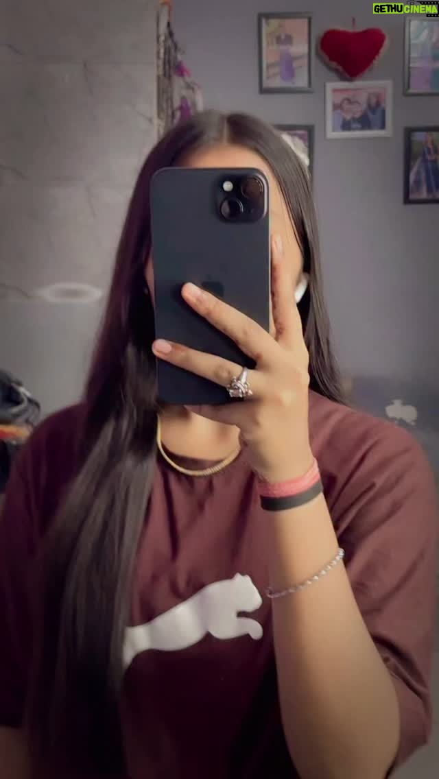 Jiya Rajput - 4.7K Likes - Paisa 💶 thodi hu