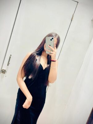 Jiya Rajput Instagram - Black🖤🫶
.
.
.
.
.
.
#new #viralpost❤️ #viral #insta #instagrow #instagram #blackdresses #blackee #foryou #pyarrrrrrr❤️
.
.kesa lga ye look🫣