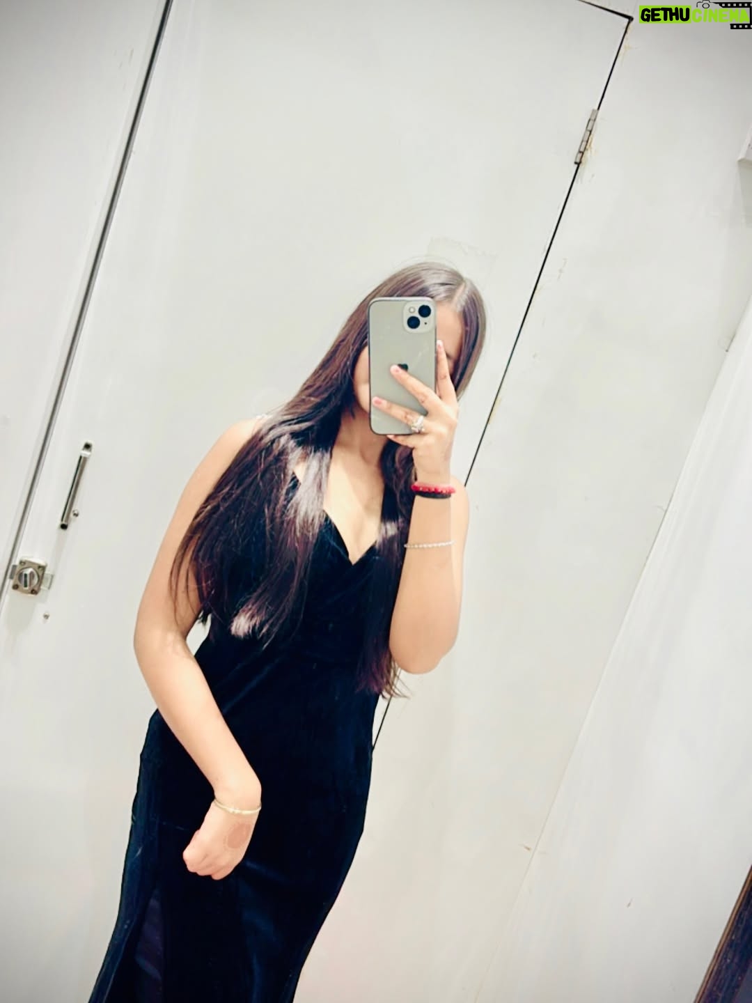 Jiya Rajput - 6.4K Likes - Black🖤🫶
 .
 .
 .
 .
 .
 .
#new #viralpost❤️ #viral #insta #instagrow #instagram #blackdresses #blackee #foryou #pyarrrrrrr❤️ 
 .
 .kesa lga ye look🫣
