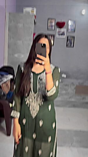 Jiya Rajput Instagram - Mehandi me lakohye tera nam feru su❤️🩹🥰
.
.
.
.
.
#viral #insta #reelsinstagram #reels #like #viralvideos #trendingreels #mehandi #support