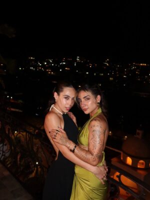 Jocelín Zuckerman Instagram - "Ya no quiero enjaularme la intensidad, quiero abrirme el pecho y vivir según mis latidos... "-@laoctavapoesia
@visitpuertovallarta 💘✨