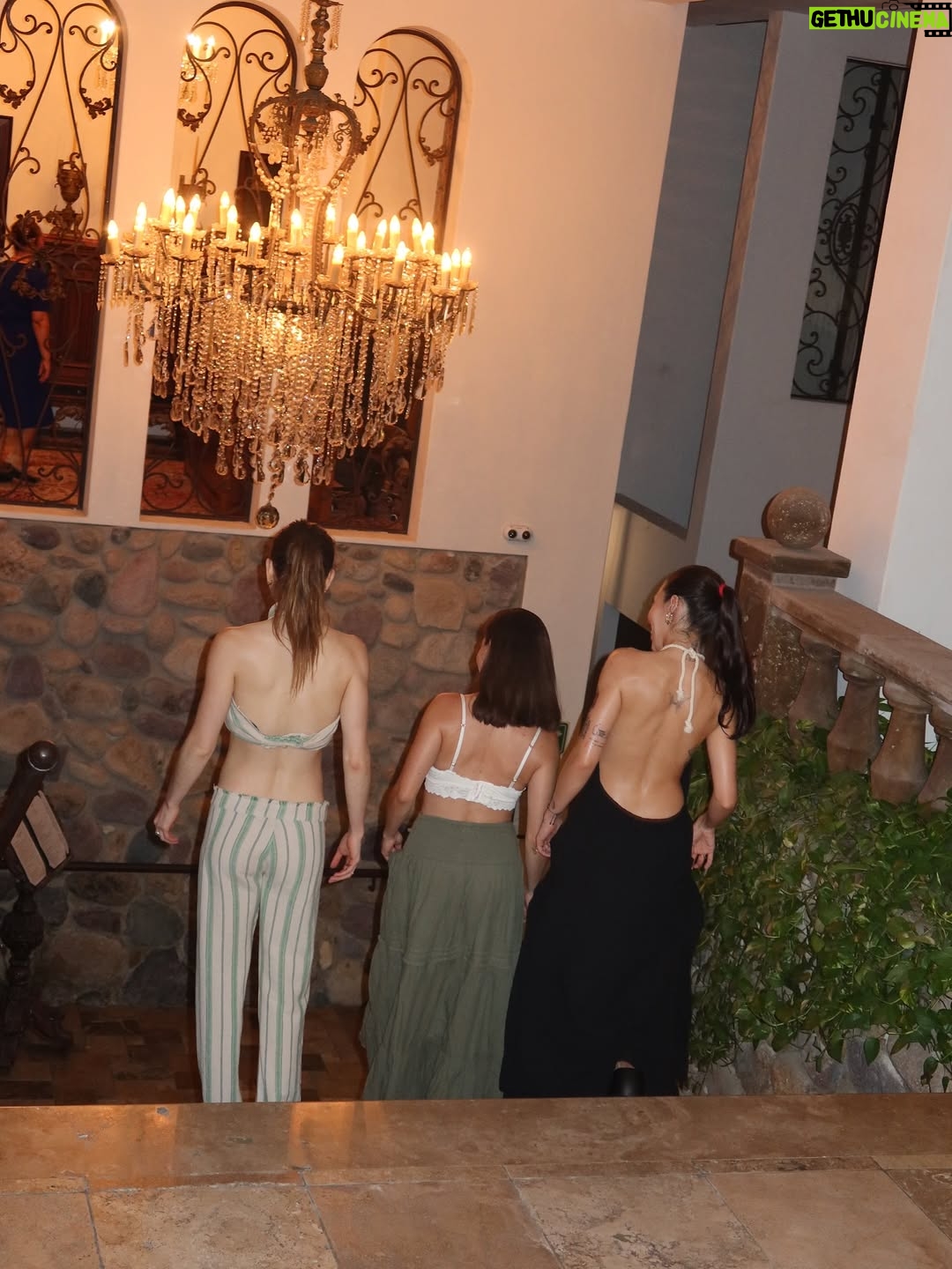 Jocelín Zuckerman - 3 Likes - "Ya no quiero enjaularme la intensidad, quiero abrirme el pecho y vivir según mis latidos... "-@laoctavapoesia 
@visitpuertovallarta 💘✨