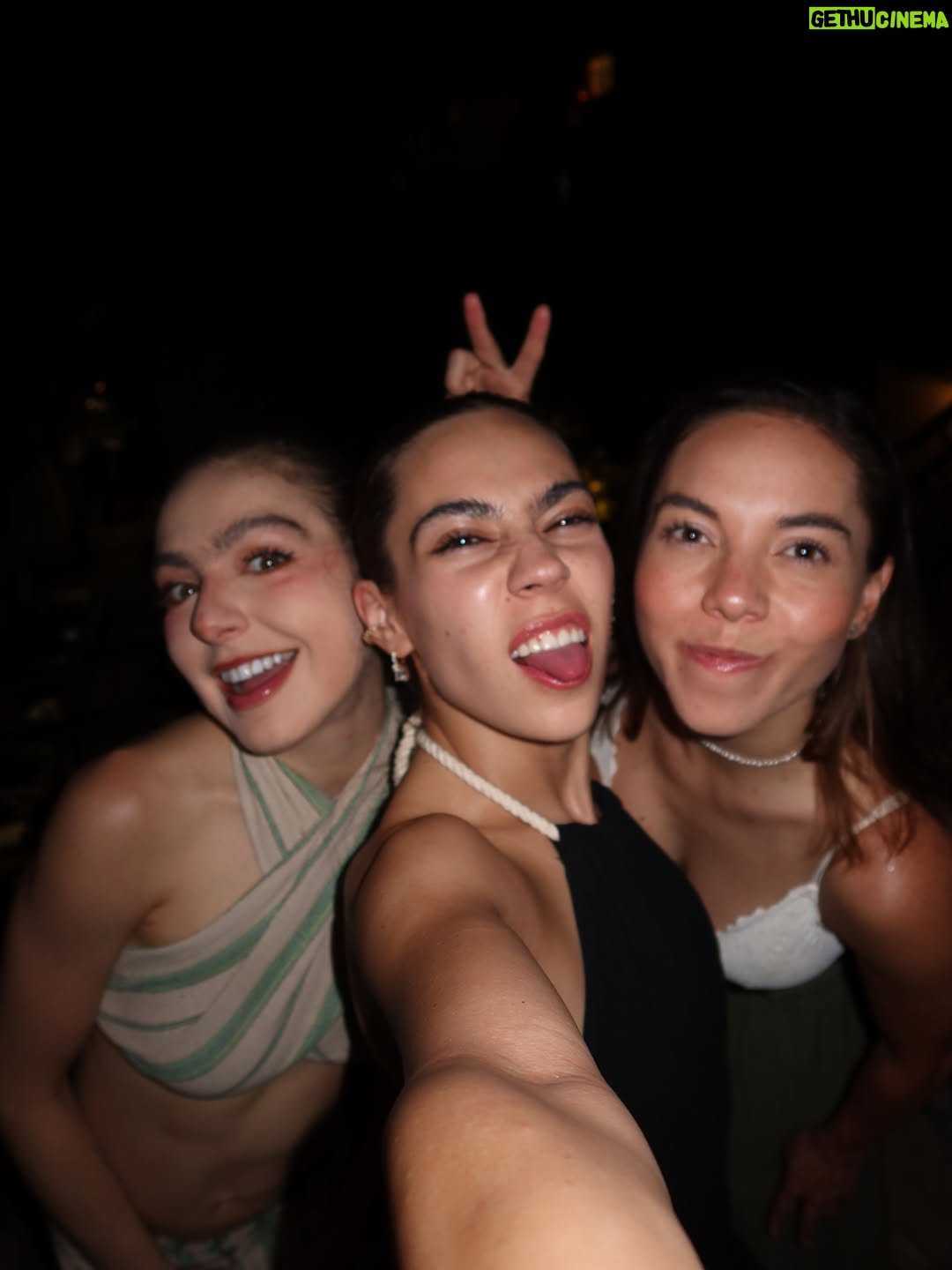 Jocelín Zuckerman - 3 Likes - "Ya no quiero enjaularme la intensidad, quiero abrirme el pecho y vivir según mis latidos... "-@laoctavapoesia 
@visitpuertovallarta 💘✨