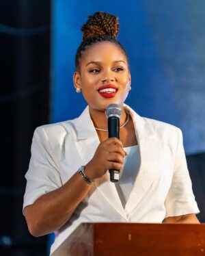 Jokate Mwegelo Instagram - Nilipata fursa ya kuhudhuria uzinduzi wa Miss Universe Tanzania 2025 ambapo kwasasa leseni ya kuendesha mashindano haya iko chini ya Dada yetu, mrembo wa siku zote @themillenmagese @millenprivelifestyle @basata.tanzania 🤍🤍🤍🤍🤍
Ilikuwa ni wakati mzuri pia wa kukutana na ndugu wa kwenye tasnia hii ya urembo nchini.
I see you @abigail_chams @martinkadindaofficial ❤️
PS; zingatia ujumbe scroll mpaka kwenye post ya mwisho 😁