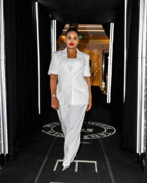Jokate Mwegelo Instagram - Nilipata fursa ya kuhudhuria uzinduzi wa Miss Universe Tanzania 2025 ambapo kwasasa leseni ya kuendesha mashindano haya iko chini ya Dada yetu, mrembo wa siku zote @themillenmagese @millenprivelifestyle @basata.tanzania 🤍🤍🤍🤍🤍
Ilikuwa ni wakati mzuri pia wa kukutana na ndugu wa kwenye tasnia hii ya urembo nchini.
I see you @abigail_chams @martinkadindaofficial ❤️
PS; zingatia ujumbe scroll mpaka kwenye post ya mwisho 😁