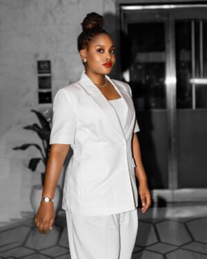 Jokate Mwegelo Instagram - Nilipata fursa ya kuhudhuria uzinduzi wa Miss Universe Tanzania 2025 ambapo kwasasa leseni ya kuendesha mashindano haya iko chini ya Dada yetu, mrembo wa siku zote @themillenmagese @millenprivelifestyle @basata.tanzania 🤍🤍🤍🤍🤍
Ilikuwa ni wakati mzuri pia wa kukutana na ndugu wa kwenye tasnia hii ya urembo nchini.
I see you @abigail_chams @martinkadindaofficial ❤️
PS; zingatia ujumbe scroll mpaka kwenye post ya mwisho 😁
