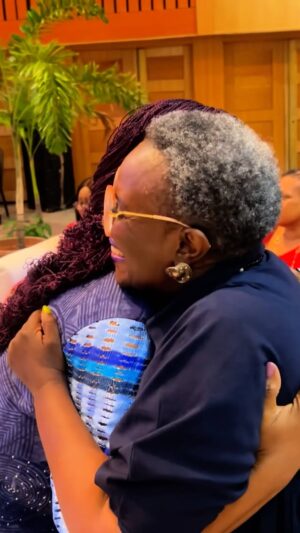 Joke Silva Instagram - How many hugs did you count?
Also I think @ajokesilva gives the best hugs 🤔
Comment down below! 💕