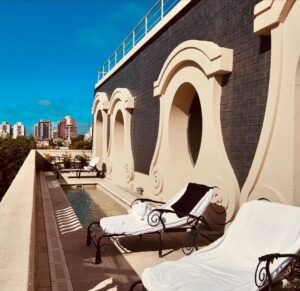 Julieta Prandi Instagram - Dos días en la vida.
Descanso, trabajo y placer.
Gracias @saintejeannehotel por el cálido recibimiento.
Un rincón mágico en pleno corazón de Mar del Plata.
@emanuelortega1
@carlosugartecom