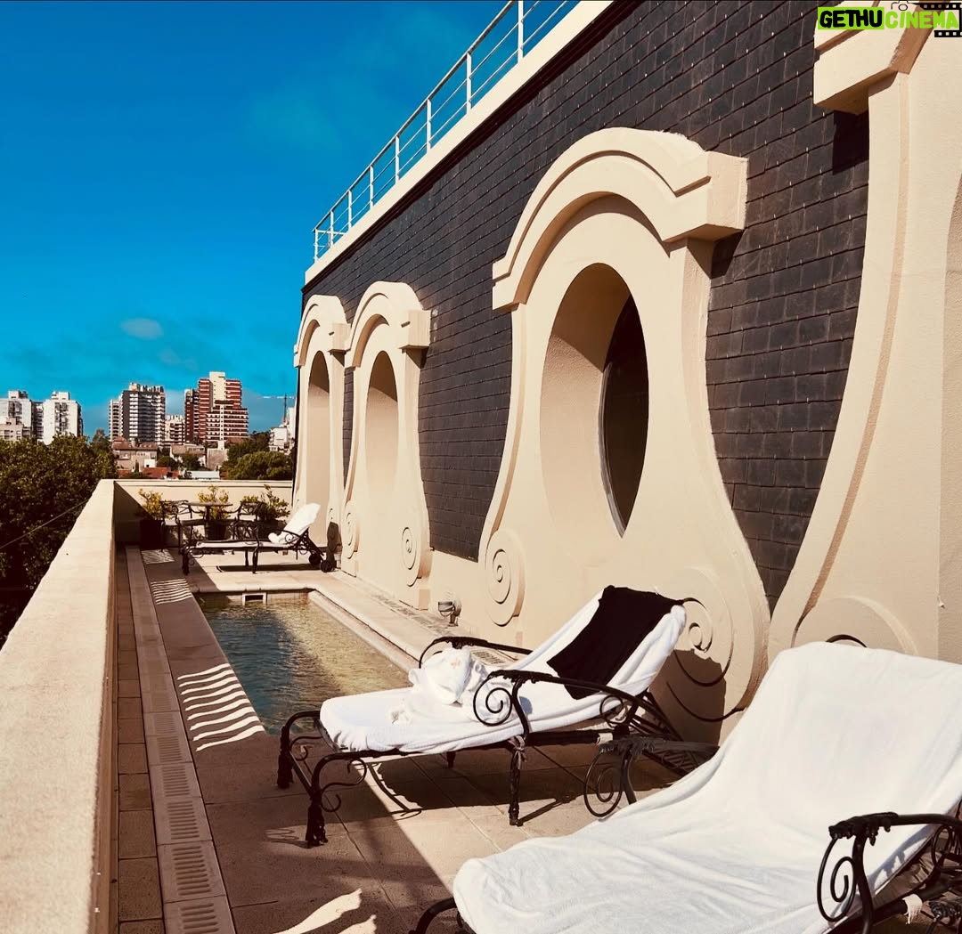 Julieta Prandi - 7.8K Likes - Dos días en la vida. 
Descanso, trabajo y placer.
Gracias @saintejeannehotel por el cálido recibimiento.
Un rincón mágico en pleno corazón de Mar del Plata. 
@emanuelortega1 
@carlosugartecom
