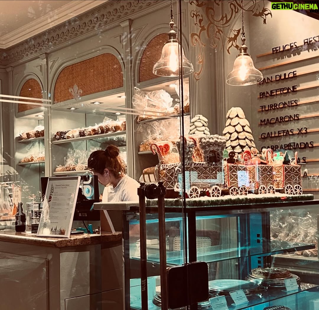 Julieta Prandi - 7.8K Likes - Dos días en la vida. 
Descanso, trabajo y placer.
Gracias @saintejeannehotel por el cálido recibimiento.
Un rincón mágico en pleno corazón de Mar del Plata. 
@emanuelortega1 
@carlosugartecom