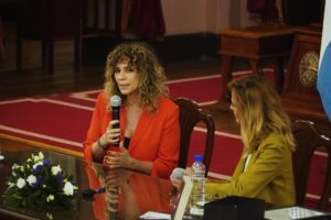 Julieta Prandi Instagram - A veces el dolor nos lleva a reencontrarnos.
A veces, sencillamente, necesitamos caer a lo más profundo para saber de lo que somos capaces.
Nadie dijo que iba a ser fácil, nadie nunca está preparado para librar su peor batalla, pero a veces, es la única que nos queda.
.
Cuesta mucho reconocerlo, pero nadie nos va a venir a sacar del infierno, depende de nosotros tomar la decisión.
A veces, aparecen personas que te dan el consejo correcto, pero muchas otras no.
Para aquellas que aún no lo tuvieron, va este libro.
Gracias Lucía Cavallero 🙏🏻
“Yo tendría que estar muerta” fue declarado de interés legislativo provincial por su aporte cultural y social en la lucha contra la violencia de género. 🙌🏻
.
Gracias a todos lo que lo hicieron posible:
@theorlandobooks
@marcelacitterio
@chiarafranciac
@caroparmo
@luchzabrana
@be.olifant
@angelaardila1
@emanuelortega1
@juan.rossi.ps