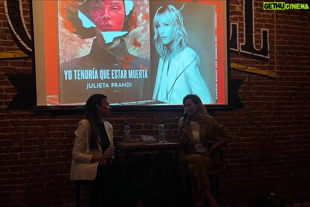 Julieta Prandi - 4.9K Likes - A veces el dolor nos lleva a reencontrarnos.
A veces, sencillamente, necesitamos caer a lo más profundo para saber de lo que somos capaces.
Nadie dijo que iba a ser fácil, nadie nunca está preparado para librar su peor batalla, pero a veces, es la única que nos queda.
.
Cuesta mucho reconocerlo, pero nadie nos va a venir a sacar del infierno, depende de nosotros tomar la decisión. 
A veces, aparecen personas que te dan el consejo correcto, pero muchas otras no. 
Para aquellas que aún no lo tuvieron, va este libro.

Gracias Lucía Cavallero 🙏🏻
“Yo tendría que estar muerta” fue declarado de interés legislativo provincial por su aporte cultural y social en la lucha contra la violencia de género. 🙌🏻
.
Gracias a todos lo que lo hicieron posible: 

@theorlandobooks 
@marcelacitterio 
@chiarafranciac 
@caroparmo 
@luchzabrana 
@be.olifant 
@angelaardila1 
@emanuelortega1 
@juan.rossi.ps