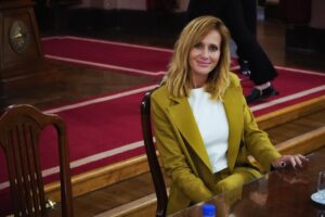 Julieta Prandi Instagram - A veces el dolor nos lleva a reencontrarnos.
A veces, sencillamente, necesitamos caer a lo más profundo para saber de lo que somos capaces.
Nadie dijo que iba a ser fácil, nadie nunca está preparado para librar su peor batalla, pero a veces, es la única que nos queda.
.
Cuesta mucho reconocerlo, pero nadie nos va a venir a sacar del infierno, depende de nosotros tomar la decisión.
A veces, aparecen personas que te dan el consejo correcto, pero muchas otras no.
Para aquellas que aún no lo tuvieron, va este libro.
Gracias Lucía Cavallero 🙏🏻
“Yo tendría que estar muerta” fue declarado de interés legislativo provincial por su aporte cultural y social en la lucha contra la violencia de género. 🙌🏻
.
Gracias a todos lo que lo hicieron posible:
@theorlandobooks
@marcelacitterio
@chiarafranciac
@caroparmo
@luchzabrana
@be.olifant
@angelaardila1
@emanuelortega1
@juan.rossi.ps