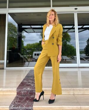 Julieta Prandi Instagram - Hoy fue un día repleto de emociones, en donde mi alma bailó al ritmo del viento y me dejé guiar.
.
Vine a Entre Ríos a recibir este reconocimiento de la Cámara de diputados por mi libro “Yo tendría que estar muerta”
Y aún no caigo a tierra.
Gracias @juan.rossi.ps por proponer mi libro para esto y por visibilizar la causa de tantas Lucías.
.
Gracias @marcelacitterio @theorlandobooks @chiarafranciac @caroparmo por acompañarme hoy y en cada paso de mi primera novela las quiero mucho.
Mañana las imágenes de este hecho histórico para mí.
.
Gracias Universo por escucharme 🙌🏻
.
Lookazo @mariapaezarg 🤍