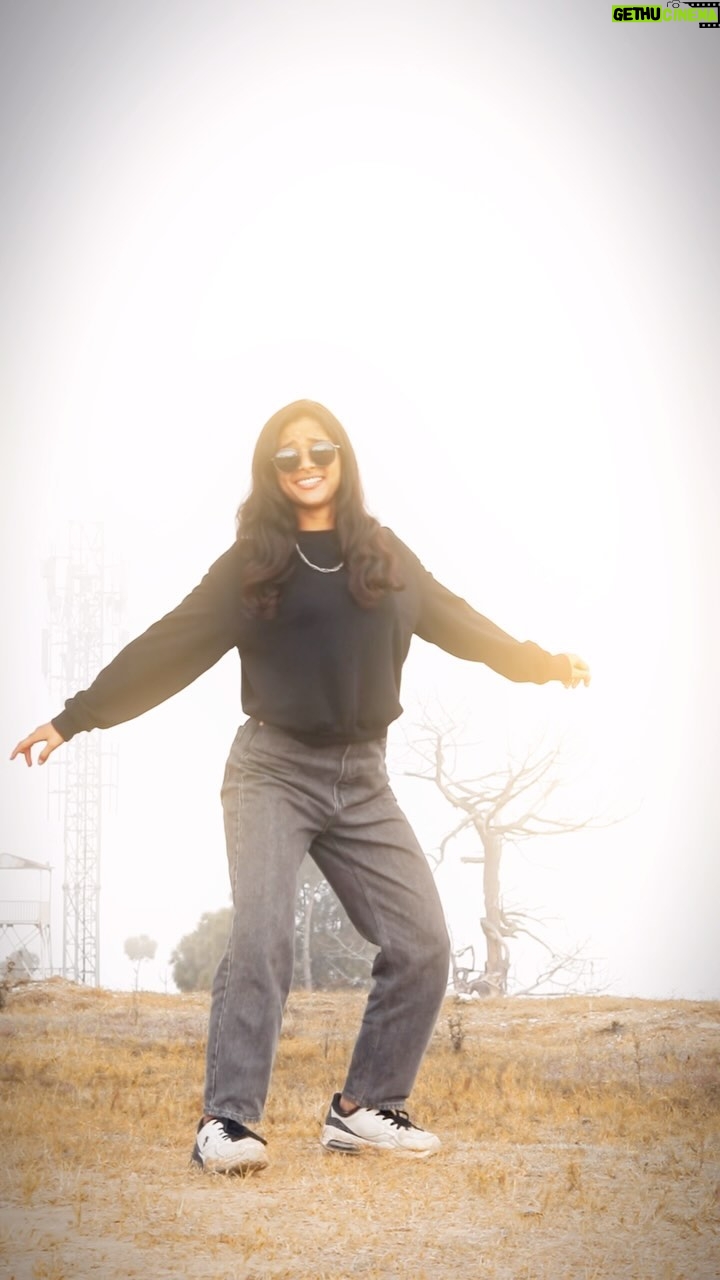 Jyoti Pilkhwal - 692.2K Likes - 11 bje ya 12 bje? 😁♥️
.
Dc -🙋🏻‍♀️
.
#jpians #jp_dancer #jyotipilkhwal #lost__girl__journeyy