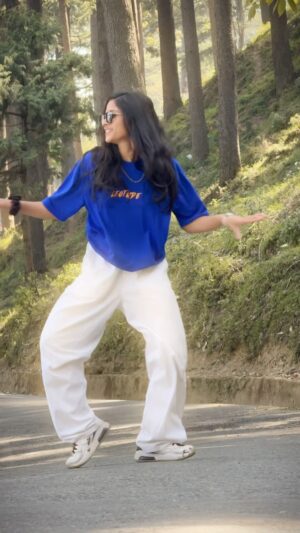 Jyoti Pilkhwal Instagram - Umar Meri 18 Hone Chali😝😂
.
#jpians #jp_dancer #jyotipilkhwal #lost__girl__journeyy
