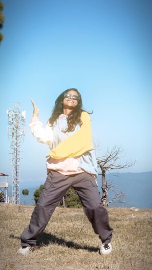 Jyoti Pilkhwal Instagram - Bina Lipsync Ke Maza Nahi Aa Rha🫠
.
#jpians #jp_dancer #jyotipilkhwal #lost__girl__journeyy