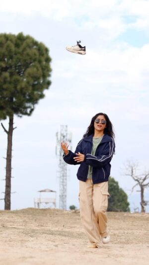 Jyoti Pilkhwal Instagram - You know my sandal number😂🔥
.
Dc- Me💕
.
#jpians #jp_dancer #jyotipilkhwal #lost__girl__journeyy