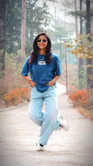 Jyoti Pilkhwal Instagram - Song to Samjh Nahi Aaya Par Sunne Mein Acha Laga😍
.
#jpians #jp_dancer #jyotipilkhwal #lost__girl__journeyy