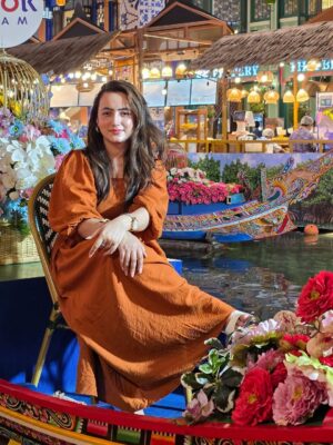 Jyotika Dilaik Instagram - Still thinking about the Thai food😋the markets, the day at Baan Kang Wat art village the stunning view 😍from Doi Suthep and how my heart was so full there!
From Bangkok’s city lights to Chiang Mai’s calm skies…✨
Thailand, I’m coming back soon😍
@tat_newdelhi #amazingthailand
