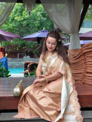 Jyotika Dilaik Instagram - A journey through streets, skies, spirituality & smiles…
This Thailand trip was just magical 🥰
And staying with
@shangrilabkk and @shangrilacm made it super comfortable!
#ShangriLaBangkok #ShangriLaBkk #ShangriLaCM #ShangriLaChiangMai #FindYourShangriLa #MyShangriLa #ShangriLaMoments #AmazingThailand