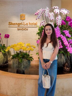 Jyotika Dilaik Instagram - A journey through streets, skies, spirituality & smiles…
This Thailand trip was just magical 🥰
And staying with
@shangrilabkk and @shangrilacm made it super comfortable!
#ShangriLaBangkok #ShangriLaBkk #ShangriLaCM #ShangriLaChiangMai #FindYourShangriLa #MyShangriLa #ShangriLaMoments #AmazingThailand
