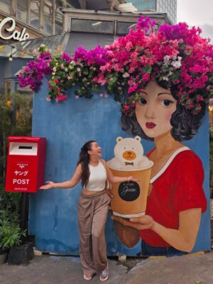 Jyotika Dilaik Instagram - Still thinking about the Thai food😋the markets, the day at Baan Kang Wat art village the stunning view 😍from Doi Suthep and how my heart was so full there!
From Bangkok’s city lights to Chiang Mai’s calm skies…✨
Thailand, I’m coming back soon😍
@tat_newdelhi #amazingthailand