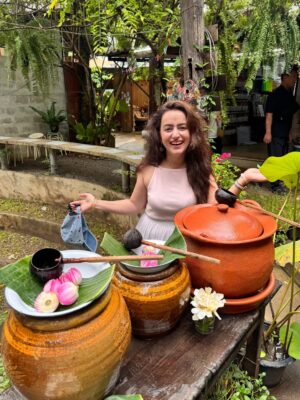 Jyotika Dilaik Instagram - Still thinking about the Thai food😋the markets, the day at Baan Kang Wat art village the stunning view 😍from Doi Suthep and how my heart was so full there!
From Bangkok’s city lights to Chiang Mai’s calm skies…✨
Thailand, I’m coming back soon😍
@tat_newdelhi #amazingthailand