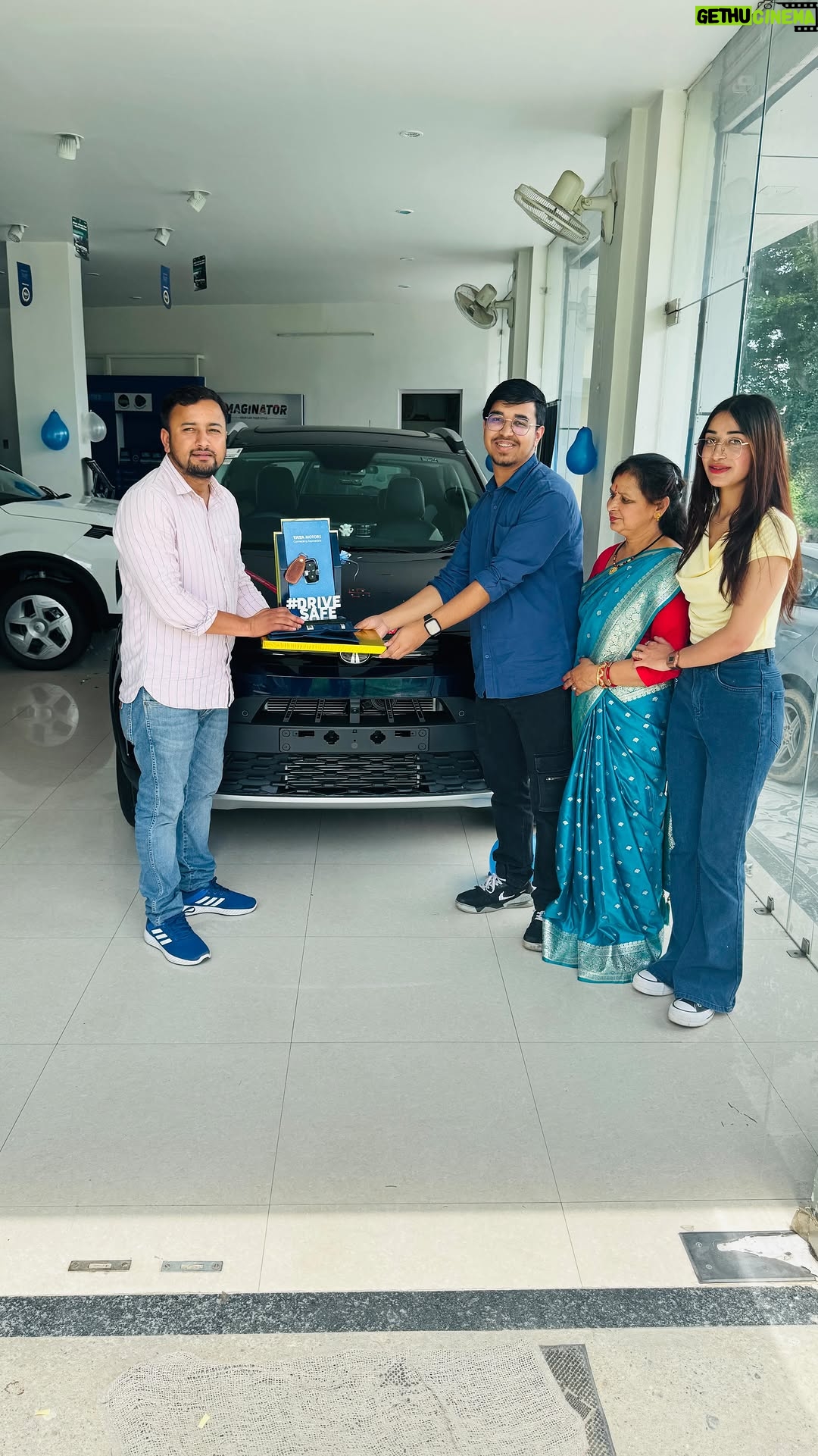 Kaamini Chaube - 103.6K Likes - Proud family moment!🧿Our new car is finally home 🥳❤️
.
.
.
.
.
.
.
.
.
.
.
.
.
.
.
.
.
.
.
#reels #trending #Car #FamilyGoals #NewCarFeeling #family #viral #tatamotors