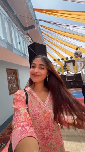 Kaamini Chaube Instagram - Shadi mai ye kya hogya 😭😡 
.
.
.
.
.
.
.
.
.
.
.
.
.
.
#shorts #trending #minivlog #vlog #wedding #shadi #viral