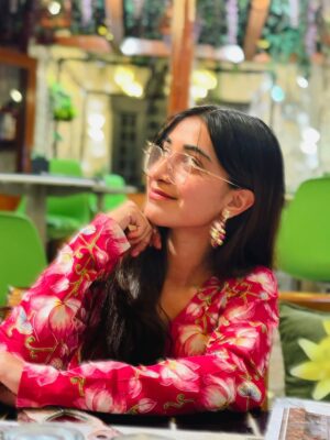 Kaamini Chaube Instagram - Blooming in little moments 🌸💗
.
.
.
.
.
.
.
.
.
.
.
.
.
.
.
.
.
#posts #picture #SoftVibes #FloralMood #CafeDiaries #AestheticVibes #GoldenGlow #SimpleJoys #BloomingMoments #SmilesThatShine #PeacefulMind