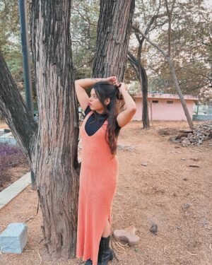 Kajal Jaiswal Instagram - "Positive mind. Positive vibes. Positive life."🧡🖤

.
.
#photooftheday #newpost #explorepage #foryou