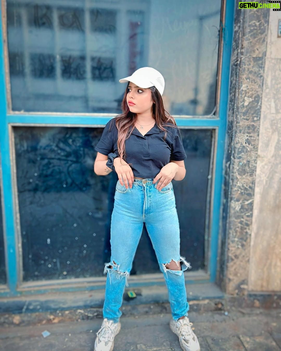 Kajal Jaiswal - 1.2K Likes - सबके दिलों में धड़कना जरूरी नहीं होता साहब,
कुछ लोगो की आँखों में खटकने का भी एक अलग मजा है 👀🥱

Edit by - @deepanshureddy7