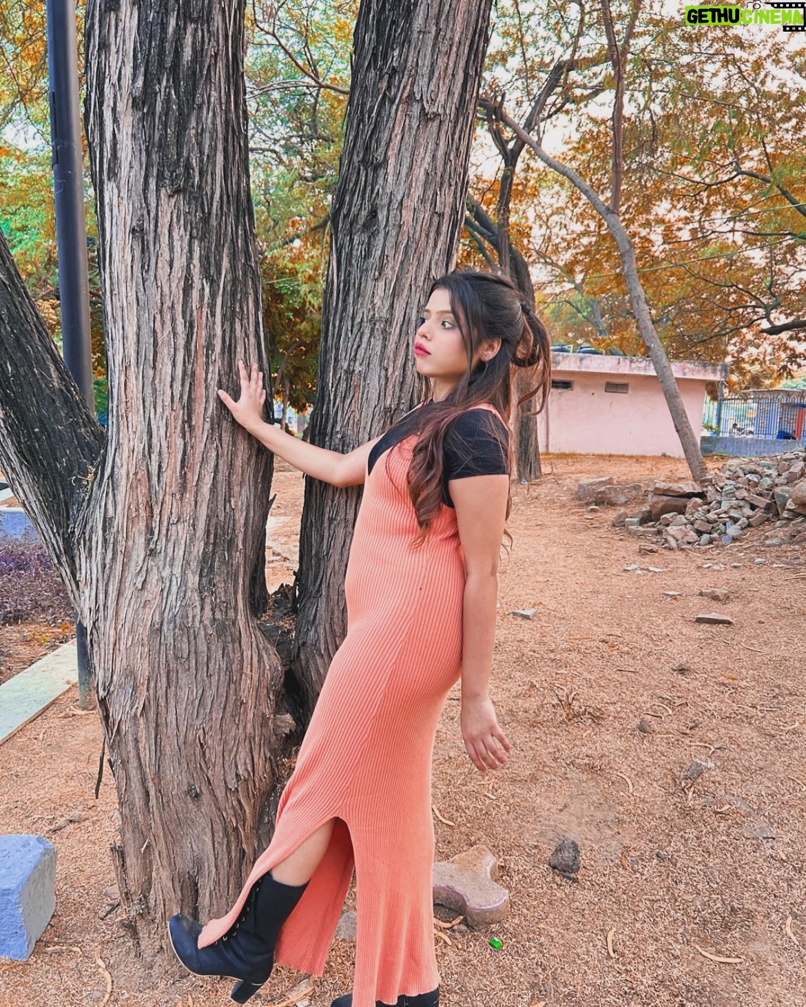 Kajal Jaiswal - 5.4K Likes - "Positive mind. Positive vibes. Positive life."🧡🖤

.
.
#photooftheday #newpost #explorepage #foryou