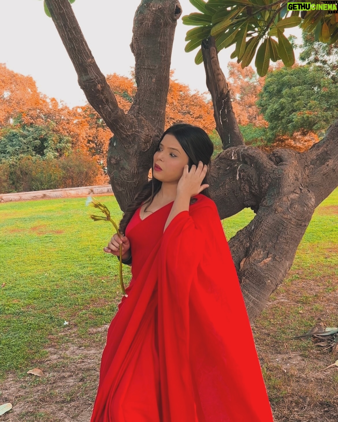 Kajal Jaiswal - 4.5K Likes - Saree wali girl ❤️
.
.
#picoftheday #sareefashion #photogram #foryou #explorepage