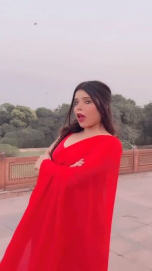 Kajal Jaiswal Instagram - Tag someone 🏷️ ❤️🥹
.
.
#reelinstagram #reelitfeelit #trending #trendingreels #reelsvideo #explorepage #viralvideos #foryou