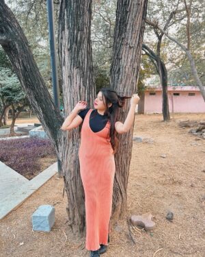 Kajal Jaiswal Instagram - "Positive mind. Positive vibes. Positive life."🧡🖤

.
.
#photooftheday #newpost #explorepage #foryou