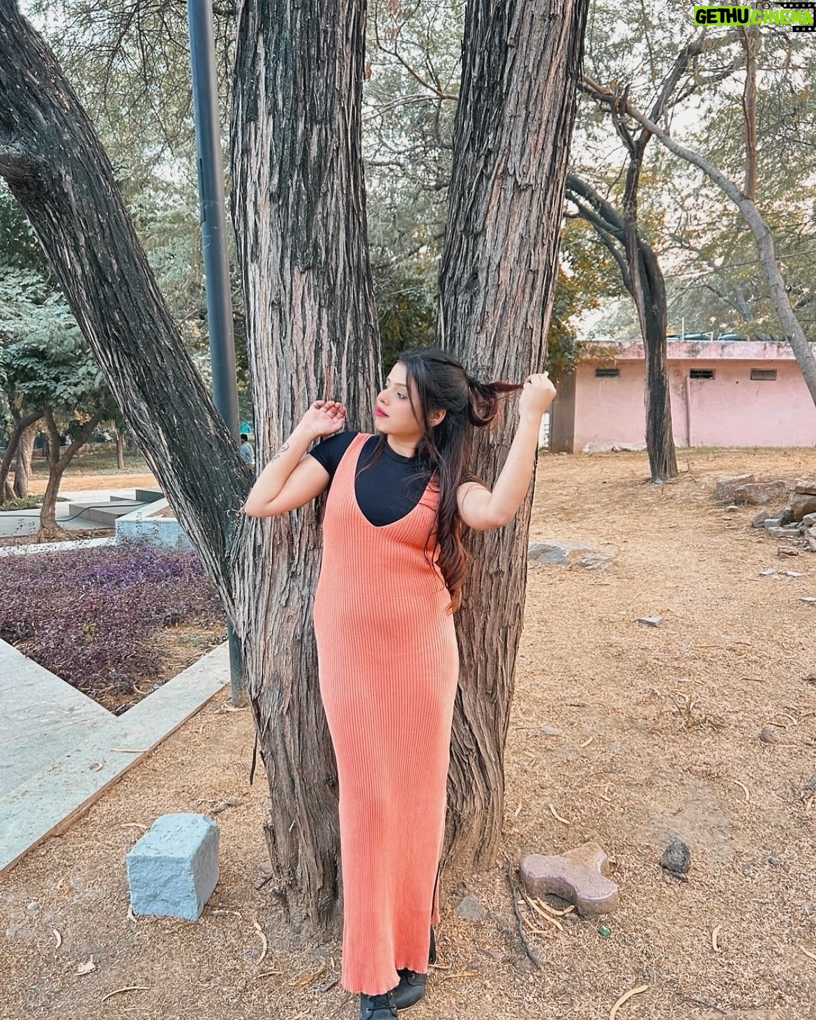 Kajal Jaiswal - 5.4K Likes - "Positive mind. Positive vibes. Positive life."🧡🖤

.
.
#photooftheday #newpost #explorepage #foryou