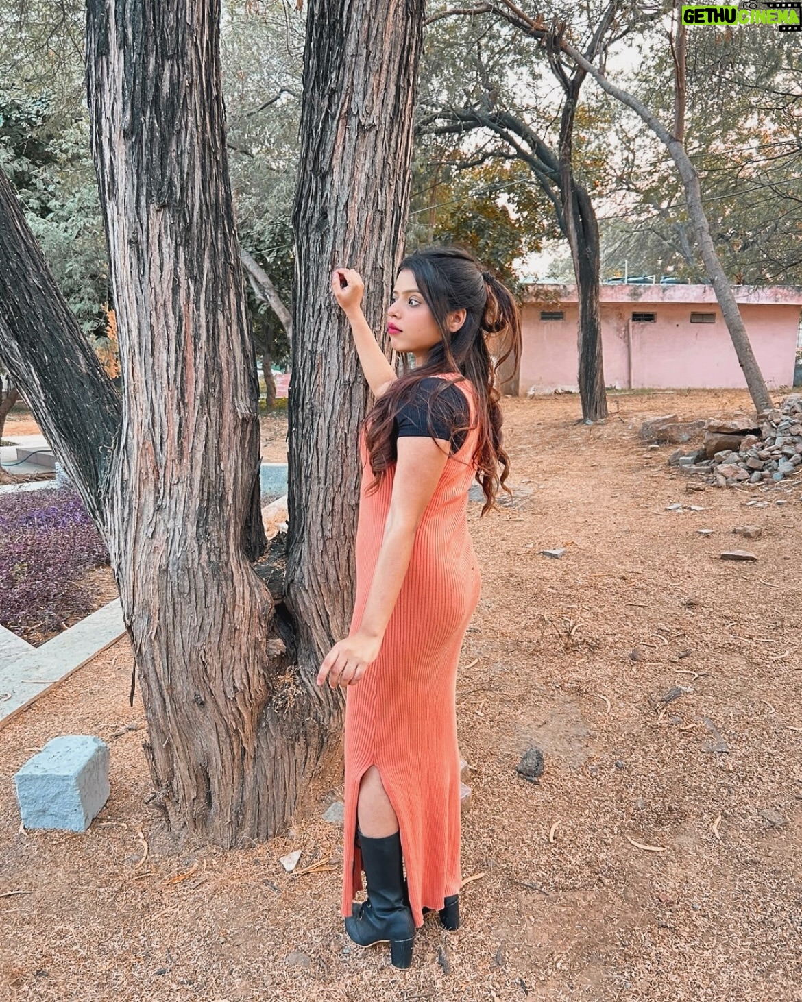 Kajal Jaiswal - 5.4K Likes - "Positive mind. Positive vibes. Positive life."🧡🖤

.
.
#photooftheday #newpost #explorepage #foryou