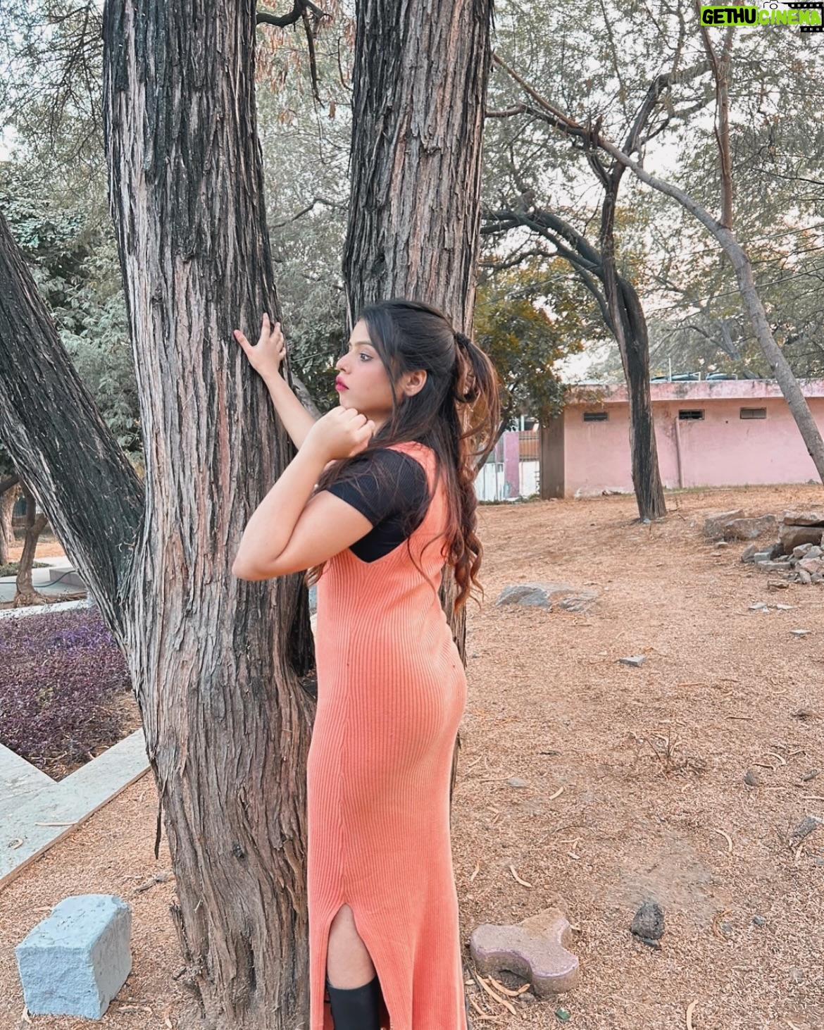 Kajal Jaiswal - 5.4K Likes - "Positive mind. Positive vibes. Positive life."🧡🖤

.
.
#photooftheday #newpost #explorepage #foryou