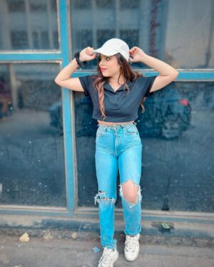 Kajal Jaiswal Instagram - सबके दिलों में धड़कना जरूरी नहीं होता साहब,
कुछ लोगो की आँखों में खटकने का भी एक अलग मजा है 👀🥱

Edit by - @deepanshureddy7