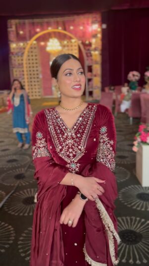 Kamal Khangura Instagram - Mere wargi nai labhni 🤭 
Beautiful suit by @manu_designer_studio_